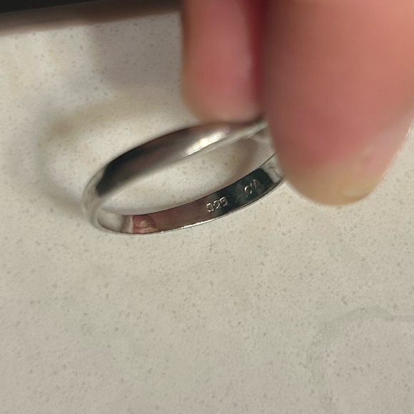 Beautiful silver ring with purple gem - Picture 4 of 4